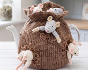 Breipatroon voor muis theemuts cosy, cosies, alice wonderland, Debi Birkin Patterns, digitale download pdf, cornish, cornwall, slaapmuis