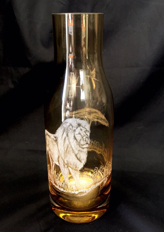 Hand Engraved Carafe Lion, Engraved Glass Carafe Lion, Water Carafe, Bedside Water Carafe, Cocktail carafe, Lion African Art etching