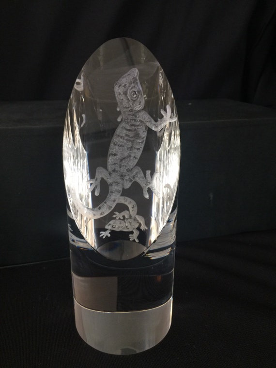 Office decor handengraved Paperweight, lizards, Engraved Glass, Engraved Awards, Lizard, home decor, Etched Glass