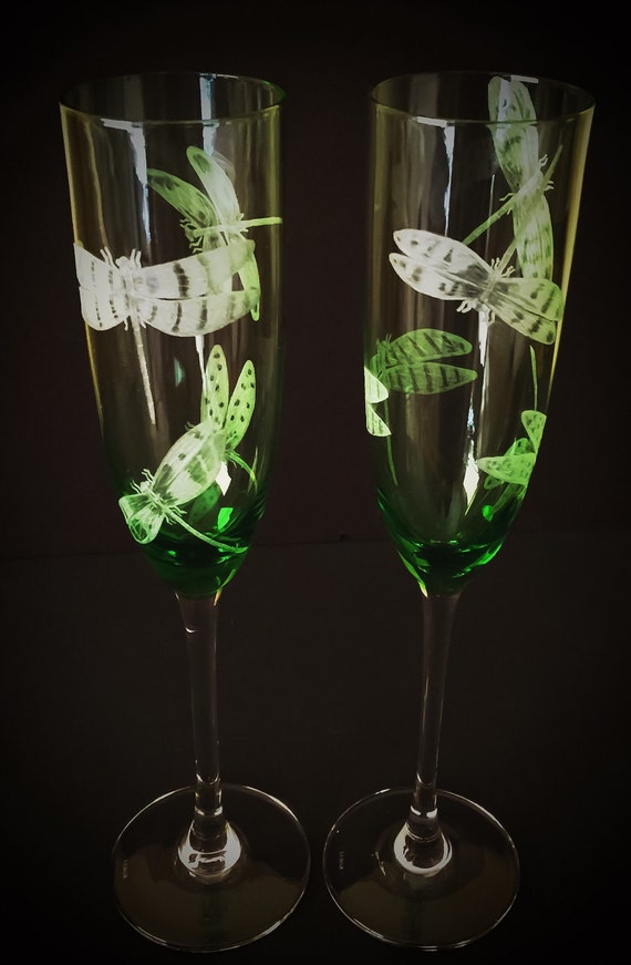 Hand Engraved dragonfly champagne flutes, dragonfly etched, office decor, housewarming gifts, crystal decor, dragonflies, toasting flutes