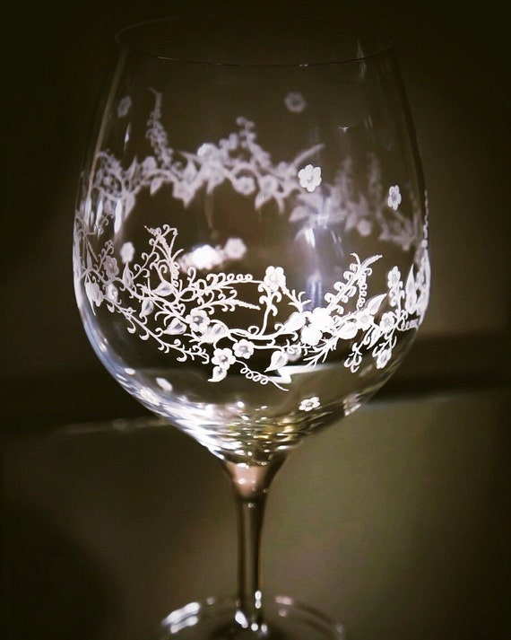 Hand Engraved wine glass,  wine glass etched, home decor, etched, handengraved, candlesticks,office decor, crystal gift, housewarming, wine