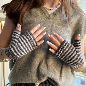 Clara Fingerless Gloves Knitting Pattern PDF – Striped Knit Gloves, Beginner Friendly