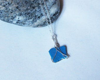 Blue ocean plastic wire wrapped pendant