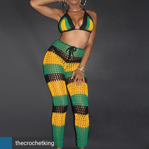 Jamaicaanse bikinitop met aansluitende hoog getailleerde mesh broek.