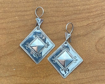 earrings hand made in North Africa Berber Touareg bijoux Silver TUAREG EARRINGS from the Sahara desert with engraved Tchat Tchat/'s