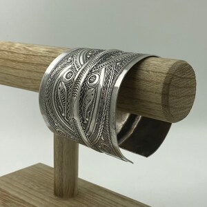 Bracelet Jonc En Bois Peint Vernis De Tunisie - Largeur 2.5cm, Diamètre Intérieur 7cm
