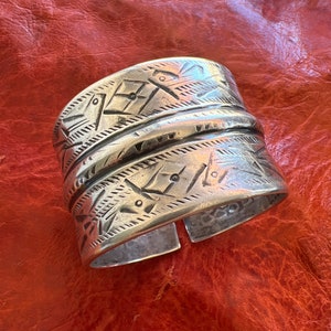 ENORME PULSERA tunecina de plata maciza antigua - Brazalete bereber - Joyería étnica, tribal, árabe, Hamsa, africana para hombre - Pájaros, Carta de amor, ¡PESADO!