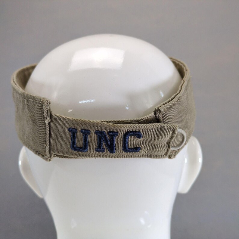 Gorra con visera Nike UNC North Carolina Tar Heels estilo vintage Y2K para aficionados universitarios. imagen 3