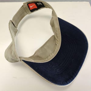 Gorra con visera Nike UNC North Carolina Tar Heels estilo vintage Y2K para aficionados universitarios. imagen 5