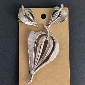 Vintage Mid-Century Silvertone Leaf Brooch Pin & Clip-On Earrings Set Retro Mod