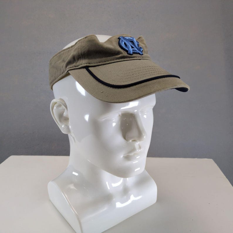 Gorra con visera Nike UNC North Carolina Tar Heels estilo vintage Y2K para aficionados universitarios. imagen 8