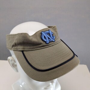 Gorra con visera Nike UNC North Carolina Tar Heels estilo vintage Y2K para aficionados universitarios. imagen 2