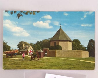Magazine & Guardhouse Colonial Williamsburg Virigina 1960s Postcard Mirro-Krome