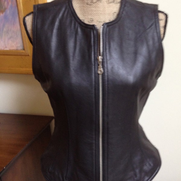 Leather women's vest Size small 4 or 6, black with zippered front, fitted