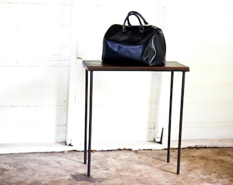 Modern Hand-Bag Entry Table