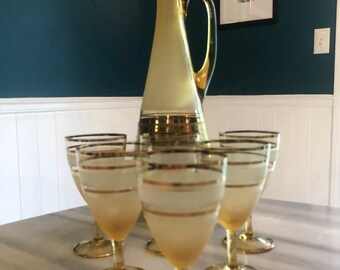 Decanter genie and glasses set