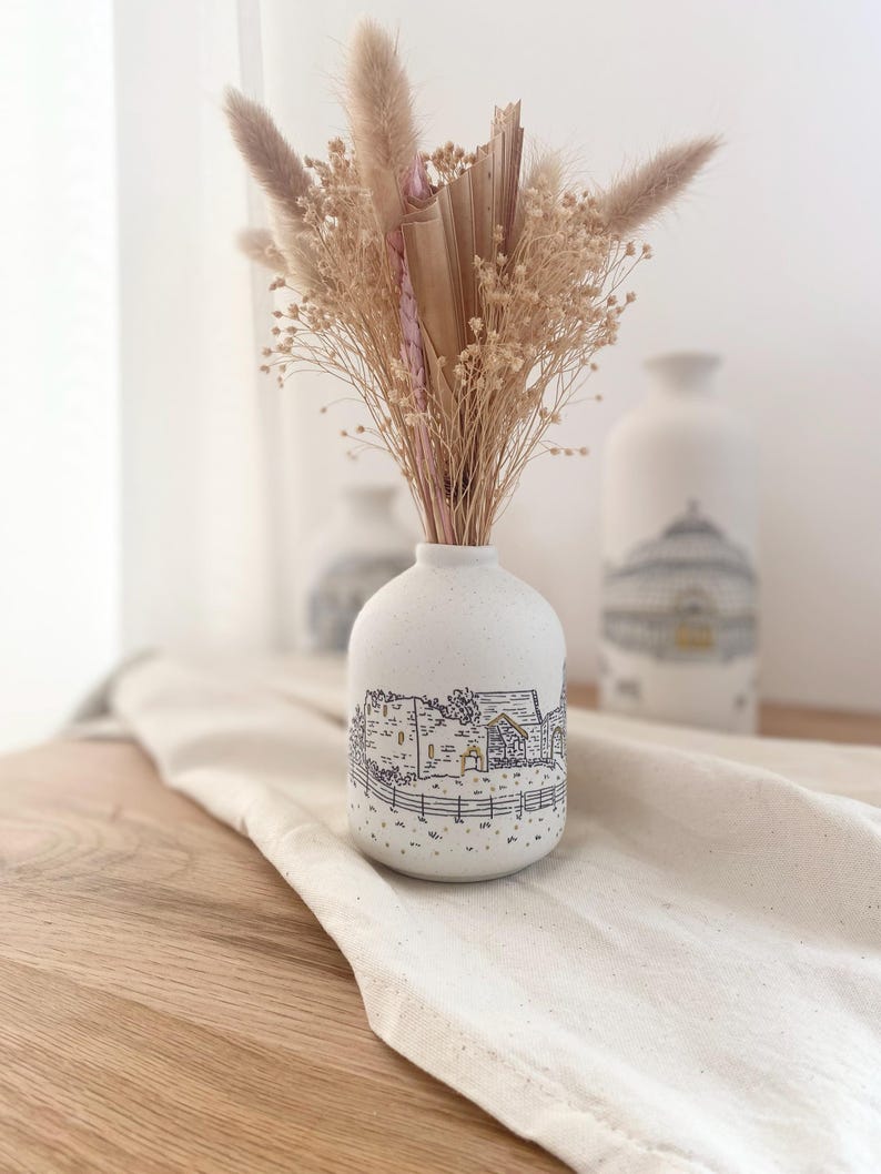 Custom Wedding Venue Vase - Hand Drawn Vase Made To Order - Ceramic Vase With Venue Illustration - Personalised Wedding Gift Bild 6