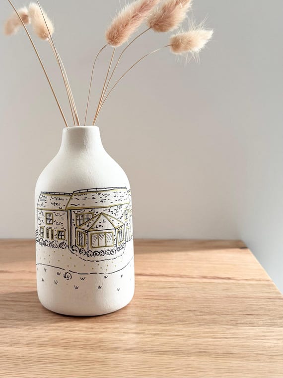 Custom Wedding Venue Vase - Hand Drawn Vase Made To Order - Ceramic Bud Vase With Venue Illustration - Personalised Wedding Gift