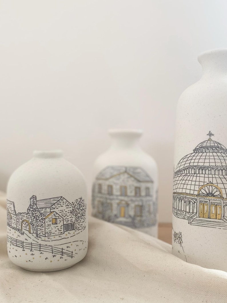 Custom Wedding Venue Vase - Hand Drawn Vase Made To Order - Ceramic Vase With Venue Illustration - Personalised Wedding Gift Bild 15