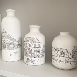 Custom Wedding Venue Vase - Hand Drawn Vase Made To Order - Ceramic Vase With Venue Illustration - Personalised Wedding Gift Bild 8
