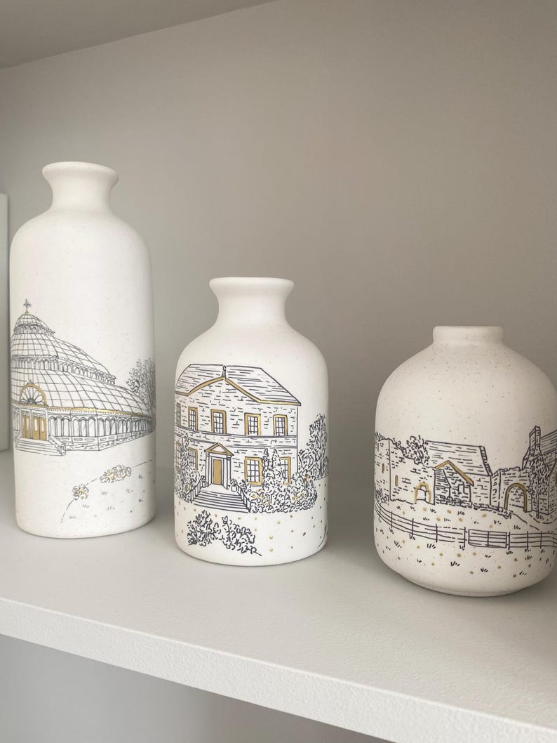 Custom Wedding Venue Vase - Hand Drawn Vase Made To Order - Ceramic Vase With Venue Illustration - Personalised Wedding Gift Bild 8
