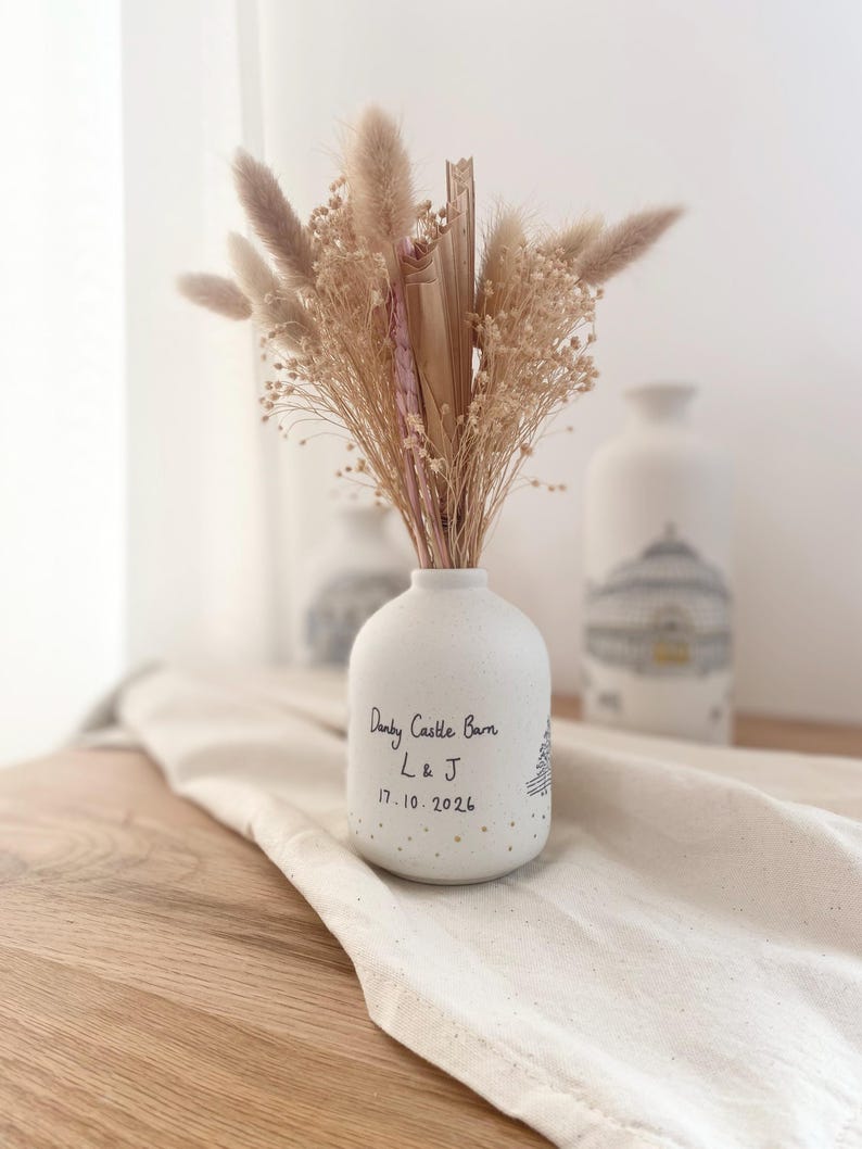 Custom Wedding Venue Vase - Hand Drawn Vase Made To Order - Ceramic Vase With Venue Illustration - Personalised Wedding Gift Bild 7
