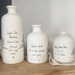 Custom Wedding Venue Vase - Hand Drawn Vase Made To Order - Ceramic Vase With Venue Illustration - Personalised Wedding Gift Bild 2