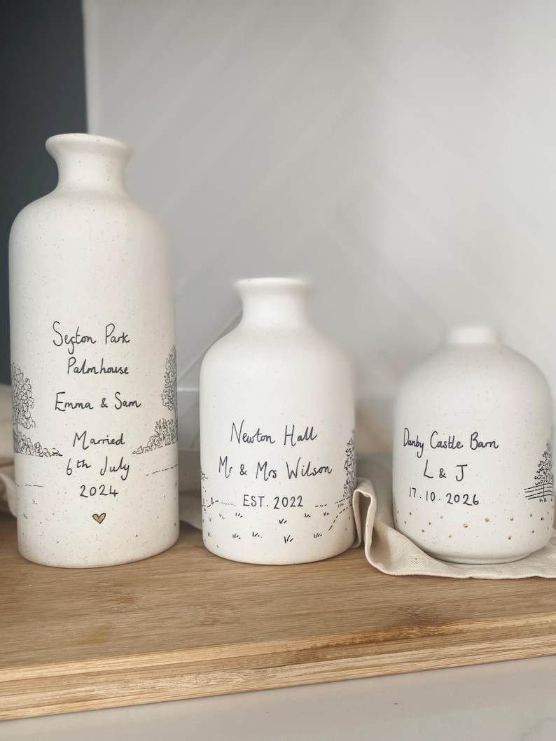 Custom Wedding Venue Vase - Hand Drawn Vase Made To Order - Ceramic Vase With Venue Illustration - Personalised Wedding Gift Bild 2