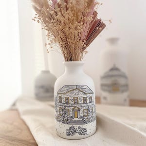 Custom Wedding Venue Vase - Hand Drawn Vase Made To Order - Ceramic Vase With Venue Illustration - Personalised Wedding Gift Bild 12