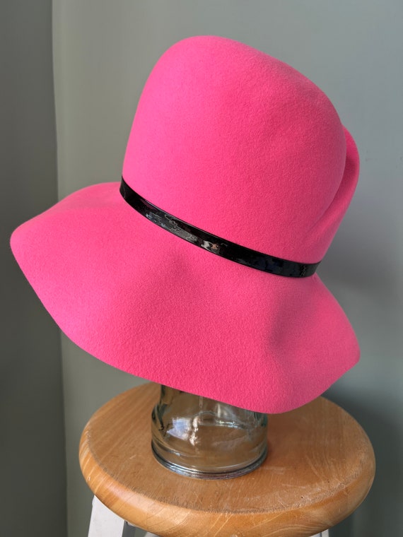 Vintage Pink Evelyn Varon Hat with black patent l… - image 4