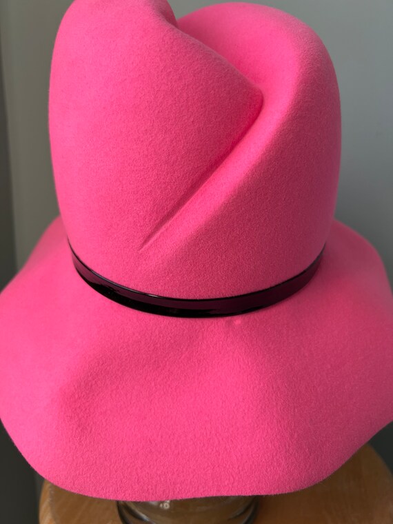 Vintage Pink Evelyn Varon Hat with black patent l… - image 6