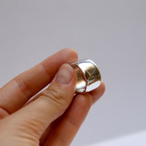 Bred Argentium Sterling Silver Ring - Handgjord Statement-armband
