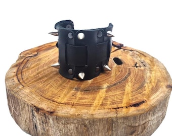 The Shadowspike Leather Cuff - Unisex Fashion Armor (Small Size)