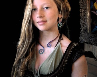 Niobium Drop Swirl Collar