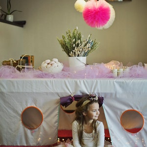 Table play house, play tent, outdoor playhouse, indoor playhouse, birthday accessory, tablecloth house, girl playhouse