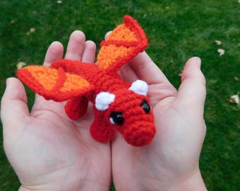 Wzór szydełkowy Skyler – kieszonkowy smok, wzór szydełkowy amigurumi, szydełkowa zabawka w kształcie zwierzątka fantasy, PDF w języku angielskim (USA), zabawka szydełkowa