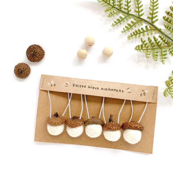 SET OF 5 - Felted Acorns / White String / Wool Ornaments / Christmas Tree Hangers / Holiday Natural Handmade Home Decor / Wooden Decorations