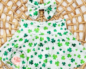 Baby girl clover skirt with shorts, St. Patricks day skirt and bow set, St. Patricks day dress, green clover bummies, clover skirted bummies