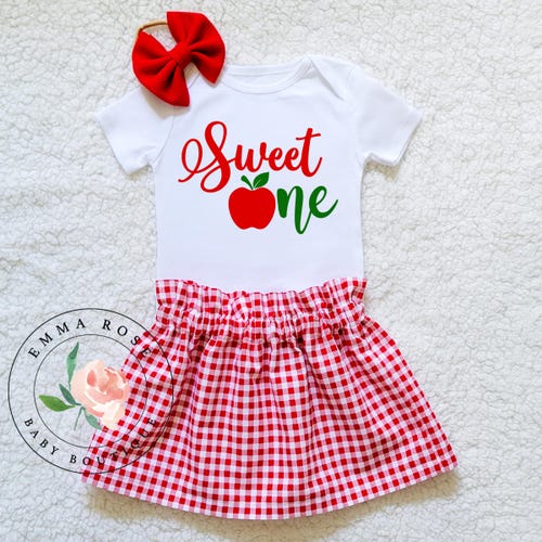 Apple first birthday outfit, sweet one apple shirt, red plaid skirt, hair bow, apple of my eye cake smash outfit, apple 1st birthday
