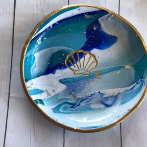 Personalized Shell Ring Dish, Beach Decor, Shells,  Initial Ring Dish, Personalized Ring Dish, Bridesmaid Gifts, Bridal Party Gifts, Shell