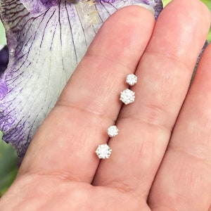 Moissanite Stud / DEF Grade Forever Brilliant / Flawless Clear White .30 bis 1,00 Ct 3 mm bis 6,5 mm Moissanite / Sterling Silber / Gelb & Rose Gold