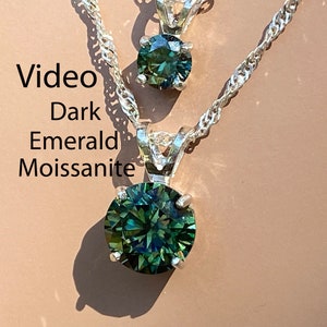 Smaragdgrüne Moissnait-Halskette, dunkles Smaragdgrün mit grünem & teal-blauem Schein, 0,50 bis 3 Ct 5 bis 7 mm Moissanite, Mai Birthstone
