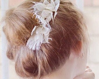 Small bridal hair pin, feather hair pin, feather headpiece, bridal silk flower hair pin, small wedding hair pin, wedding hair  Style 229