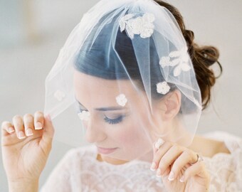 Chic Vintage Veils Tiaras And Crowns Curated By Chic Vintage Brides