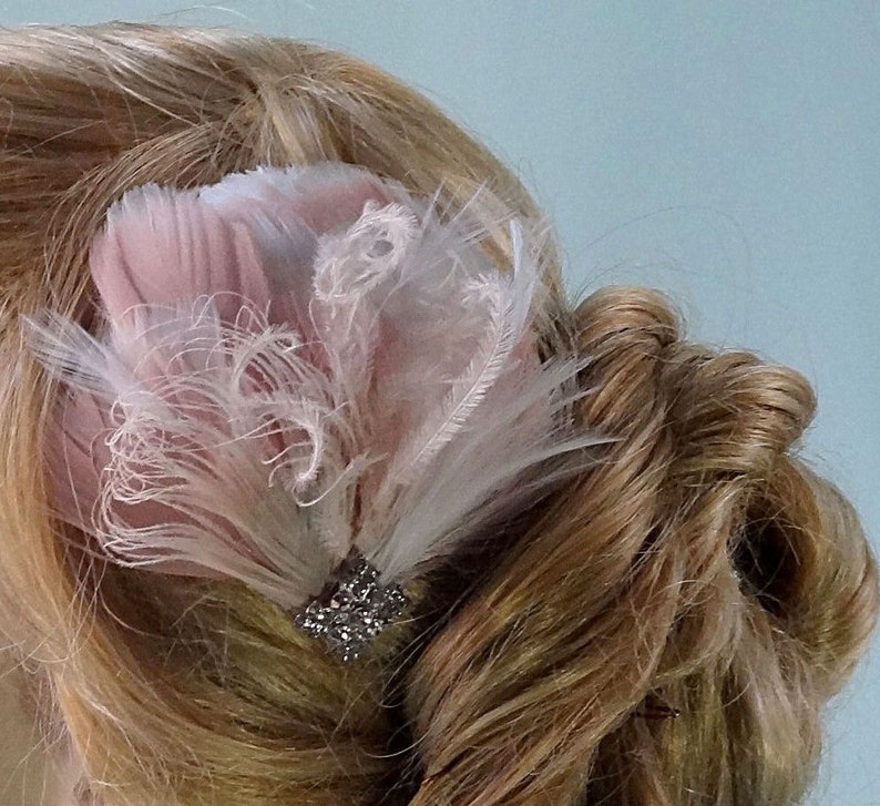 Coiffe de mariée plume, pratiquement parfait mariage accessoires de cheveux, plumes de fard à joues rose et blanc, Bibi de mariée plume, Style 216 image 3