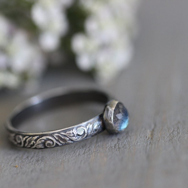 Labradorite Ring // 6mm Rose Cut // Sterling Silver Botanical Vine Band // SIZE 9.25