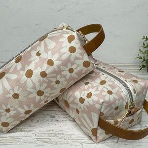 Boxy Pouch, Daisies, Toiletry Kit, Travel Makeup Bag, Dopp Bag, Zipper Cosmetic Boxy Pouch