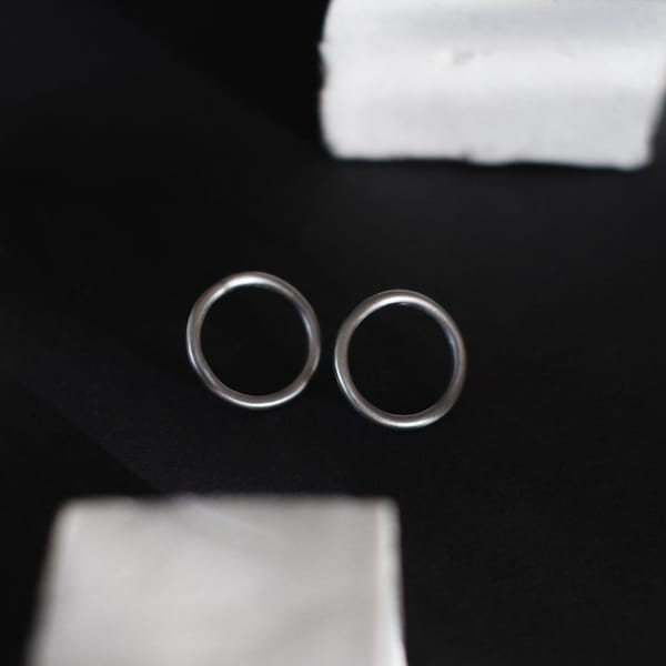 Circle Stud Oorbellen - Gerecycled Zilver- Hedendaagse Sieraden - Minimalistisch - Duurzaam - LOKS oorbellen
