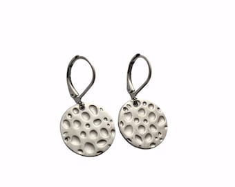 Honeycomb Textured Circle Disc Leverback Earrings, 16mm Coin Dangles, Stainless Steel Hammered Dangle Leverback or Hook Earrings.