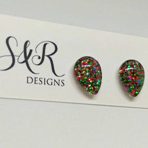 Teardrop Rood Groen Glitter Oorbellen, Sparkly Christmas Studs, Teardrops Glas Glitter Resin Studs, gemaakt van roestvrij staal 10mm X 15mm afbeelding 2